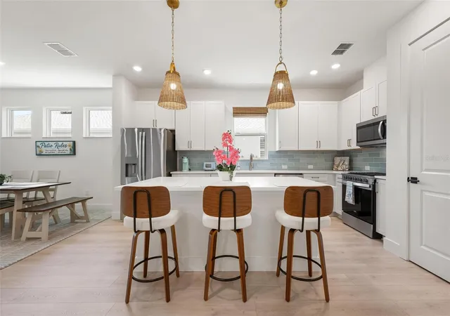 Photo 4 of Single family home for sale at 7646 Seaflower Pkwy, Bradenton, FL 34210 | MLS# A4705014 | Listing updated on 2026-09-20