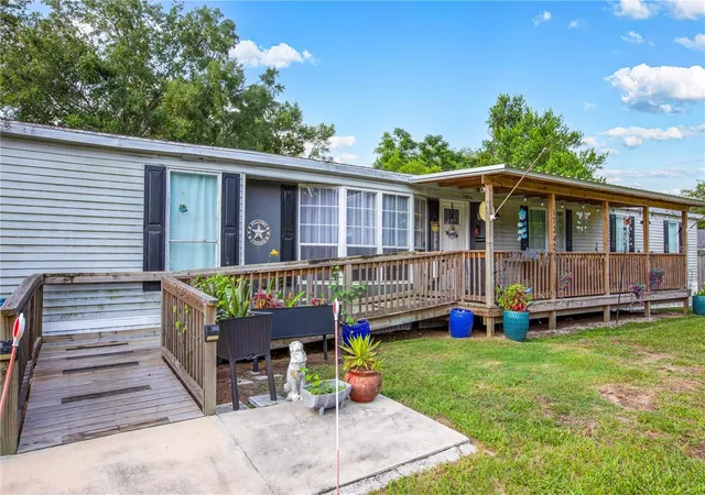Photo 3 of Manufactured home for sale at 17242 Bradford Ave, Brooker, FL 32622 | MLS# GC543235 | Listing updated on 2026-09-04