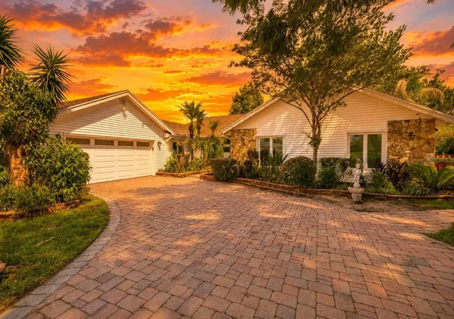 Photo 3 of Single family home for sale at 3625 Waters Edge Dr, Belle Isle, FL 32812 | MLS# O6439027 | Listing updated on 2026-10-07