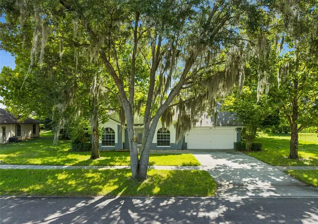 Photo 2 of Single family home for sale at 6302 Silver Oaks Dr, Zephyrhills, FL 33542 | MLS# O6439040 | Listing updated on 2026-09-04
