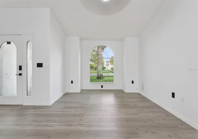 Photo 2 of Single family home for sale at 6302 Silver Oaks Dr, Zephyrhills, FL 33542 | MLS# O6439040 | Listing updated on 2026-09-20