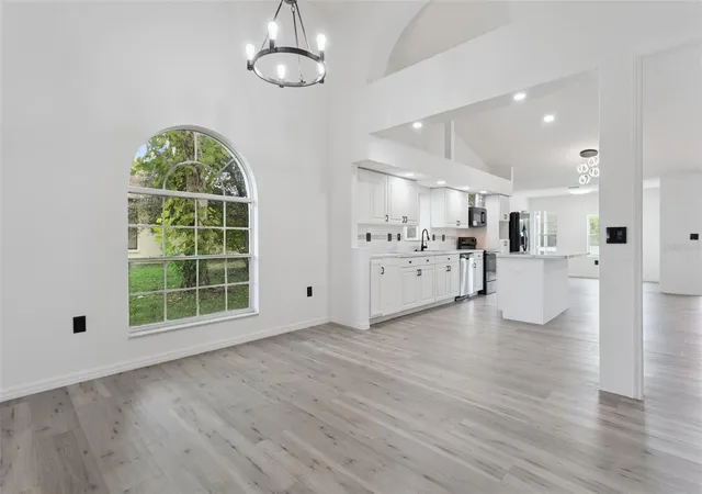 Photo 3 of Single family home for sale at 6302 Silver Oaks Dr, Zephyrhills, FL 33542 | MLS# O6439040 | Listing updated on 2026-09-20