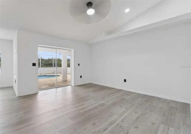Photo 4 of Single family home for sale at 6302 Silver Oaks Dr, Zephyrhills, FL 33542 | MLS# O6439040 | Listing updated on 2026-09-20