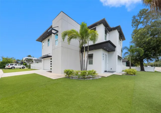 Photo 2 of Single family home for sale at 902 W Sligh Ave, Tampa, FL 33604 | MLS# TB8545400 | Listing updated on 2026-10-08