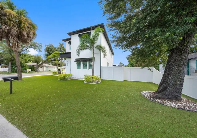 Photo 4 of Single family home for sale at 902 W Sligh Ave, Tampa, FL 33604 | MLS# TB8545400 | Listing updated on 2026-10-08