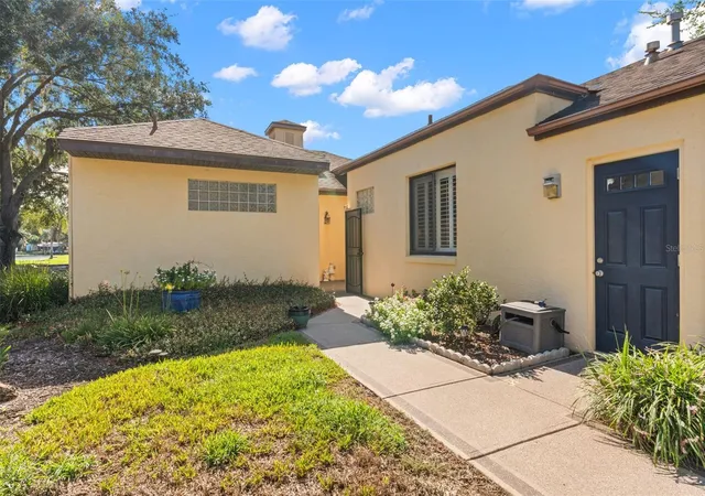 Photo 2 of Single family home for sale at 814 Palm Harbor Ct, Leesburg, FL 34748 | MLS# O6439054 | Listing updated on 2026-09-15
