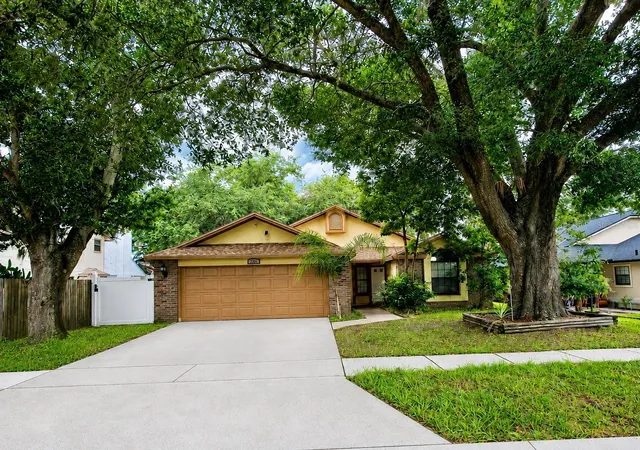 Single family home for sale at 2201 Grasmere Dr, APOPKA, FL 32703 | MLS# O6439063