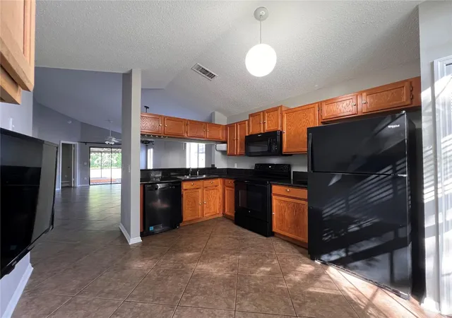 Photo 4 of Single family home for sale at 2201 Grasmere Dr, Apopka, FL 32703 | MLS# O6439063 | Listing updated on 2026-09-05