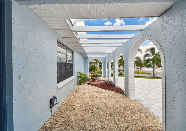 Photo 4 of Single family home for sale at 919 Chipaway Dr, Apollo Beach, FL 33572 | MLS# TB8545425 | Listing updated on 2026-09-04