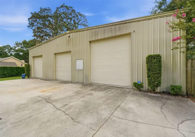 Photo 3 of Single family home for sale at 1530 W Beresford Ave, Deland, FL 32720 | MLS# V4951112 | Listing updated on 2026-09-15