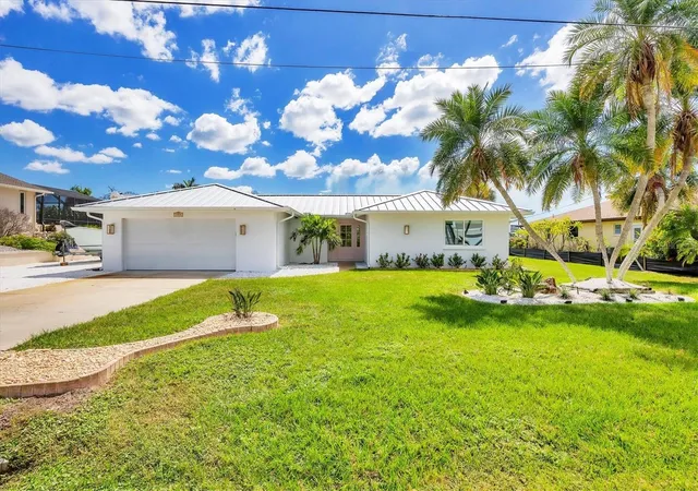 Photo 1 of Single family home for sale at 1915 Pennsylvania Ave, Englewood, FL 34224 | MLS# D6148662 | Listing updated on 2026-09-17