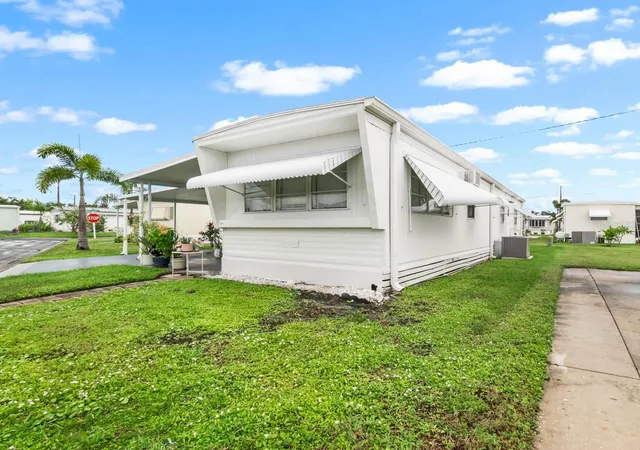Photo 4 of Manufactured home for sale at 3114 Crystal Ln, Ellenton, FL 34222 | MLS# TB8545478 | Listing updated on 2026-09-12