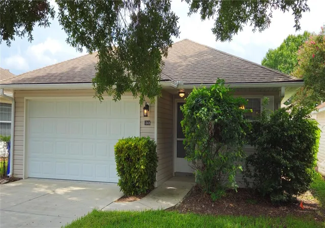 Single family home for sale at 1568 Grove Ct, TAVARES, FL 32778 | MLS# O6439106
