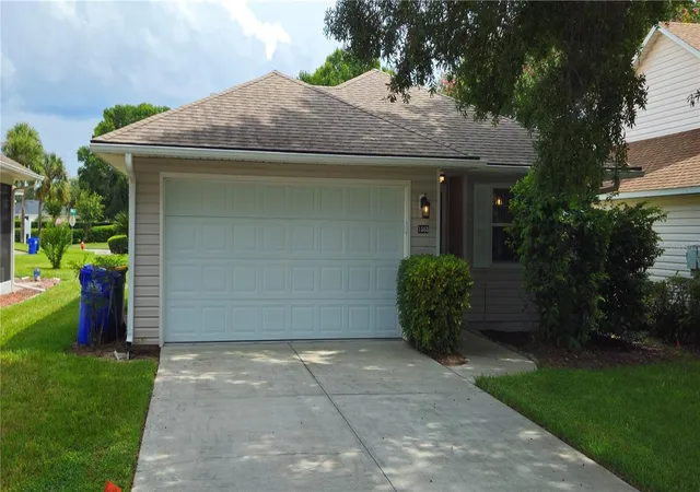 Photo 2 of Single family home for sale at 1568 Grove Ct, Tavares, FL 32778 | MLS# O6439106 | Listing updated on 2026-09-04