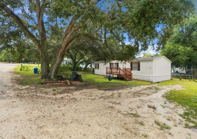 Photo 3 of Manufactured home for sale at 26046 Shamokin Dr, Brooksville, FL 34601 | MLS# W7889199 | Listing updated on 2026-10-20