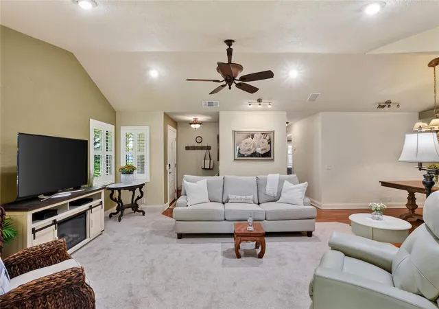 Photo 3 of Single family home for sale at 2801 Wingfoot Ct, Winter Haven, FL 33884 | MLS# P4939773 | Listing updated on 2026-09-20