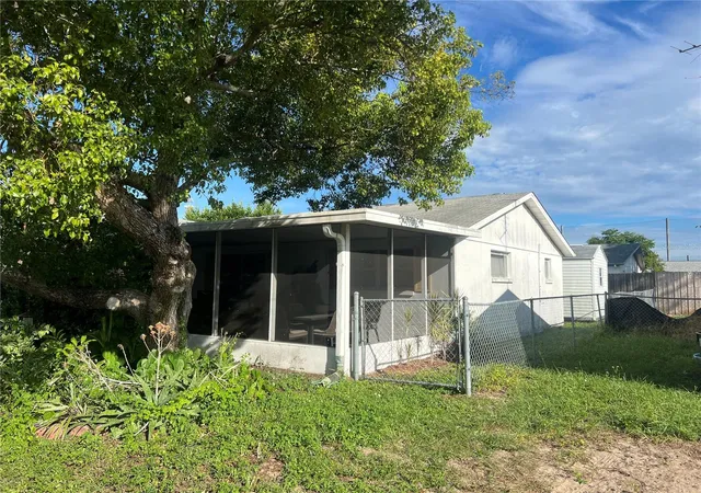 Photo 3 of Single family home for sale at 6211 Moray Ave, New Port Richey, FL 34653 | MLS# TB8545494 | Listing updated on 2026-09-30