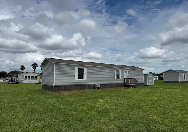 Photo 2 of Manufactured home for sale at 1129 Northwest 12th Ln, Lake Panasoffkee, FL 33538 | MLS# G5117365 | Listing updated on 2026-09-14