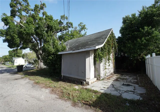 Photo 3 of Single family home for sale at 2135 44th Street S, Saint Petersburg, FL 33711 | MLS# TB8545507 | Listing updated on 2026-10-13