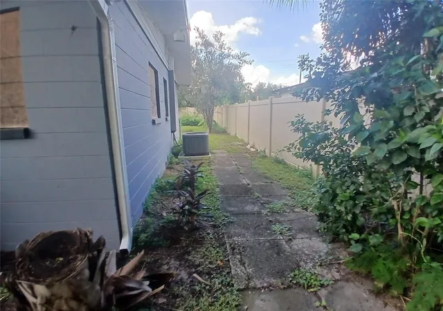 Photo 3 of Single family home for sale at 1818 Heather Ave, Tampa, FL 33612 | MLS# A4705043 | Listing updated on 2026-10-08