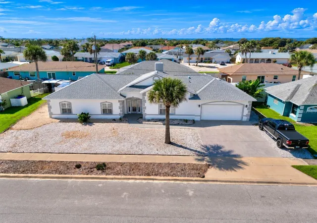 Photo 2 of Single family home for sale at 118 Peninsula Winds Dr, Ormond Beach, FL 32176 | MLS# FC321222 | Listing updated on 2026-09-13