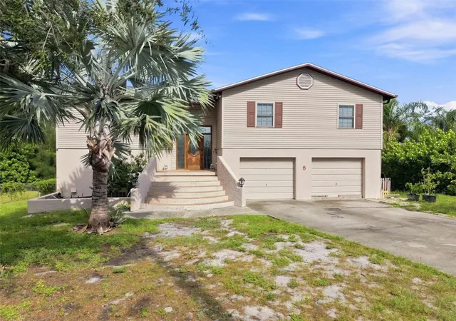 Photo 2 of Single family home for sale at 5 Venetian Ct, Tarpon Springs, FL 34689 | MLS# A4705049 | Listing updated on 2026-09-08