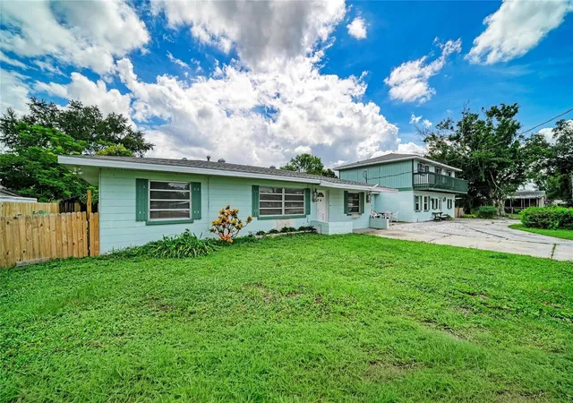 Photo 4 of Single family home for sale at 5423 21st Street W, Bradenton, FL 34207 | MLS# A4705055 | Listing updated on 2026-09-28