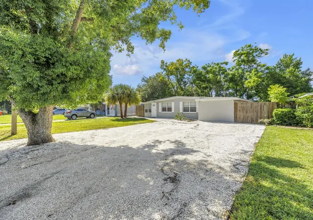 Photo 3 of Single family home for sale at 10354 110th Avenue, Largo, FL 33773 | MLS# TB8545529 | Listing updated on 2026-10-04