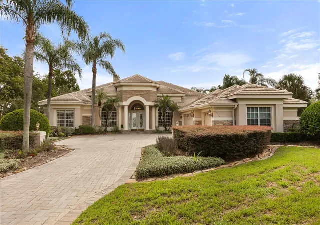 Photo 2 of Sale Pending at 2113 Water Key Dr, Windermere, FL 34786 | MLS# O6439167 | Listing updated on 2026-09-07
