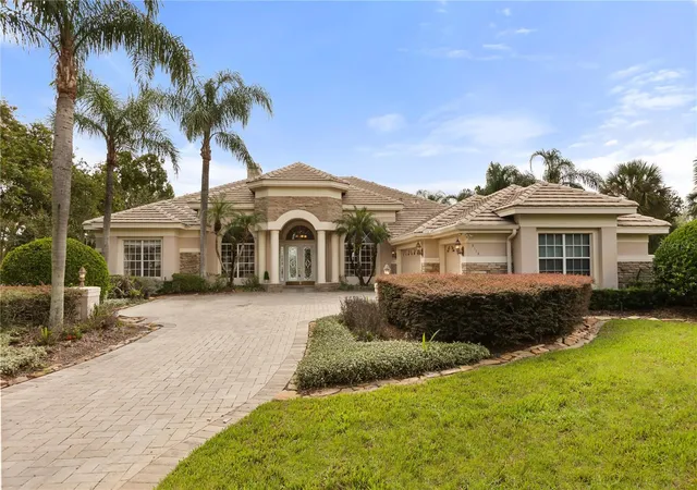 Photo 3 of Sale Pending at 2113 Water Key Dr, Windermere, FL 34786 | MLS# O6439167 | Listing updated on 2026-09-07