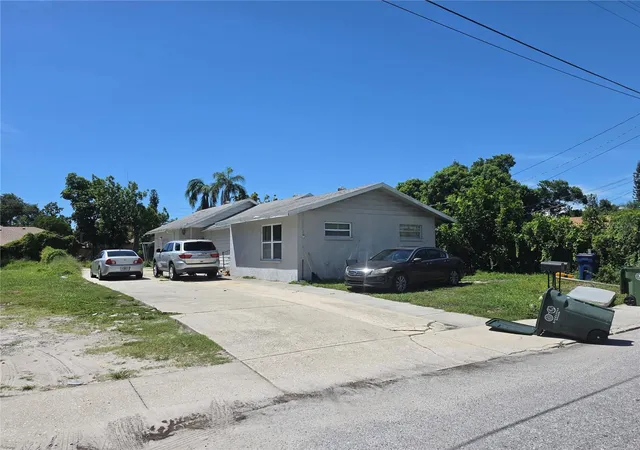 Multi family home for sale at 1222 17th Street W, BRADENTON, FL 34205 | MLS# A4705061