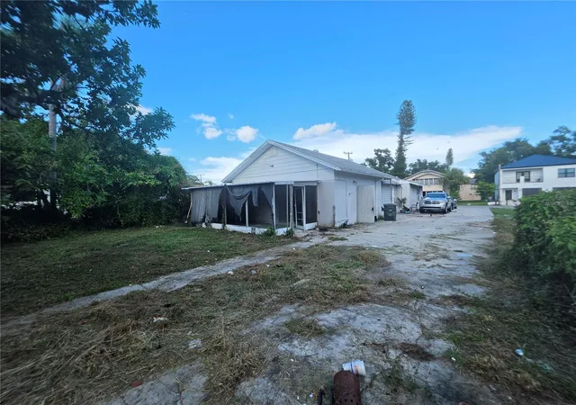 Photo 1 of House for sale at 1222 17th Street W, Bradenton, FL 34205 | MLS# A4705061 | Listing updated on 2026-09-07