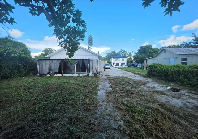 Photo 2 of House for sale at 1222 17th Street W, Bradenton, FL 34205 | MLS# A4705061 | Listing updated on 2026-09-07