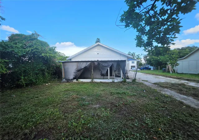 Photo 3 of House for sale at 1222 17th Street W, Bradenton, FL 34205 | MLS# A4705061 | Listing updated on 2026-09-07