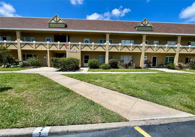 Photo 2 of Condo for sale at 2000 World Pkwy Blvd #7, Clearwater, FL 33763 | MLS# TB8545541 | Listing updated on 2026-09-23