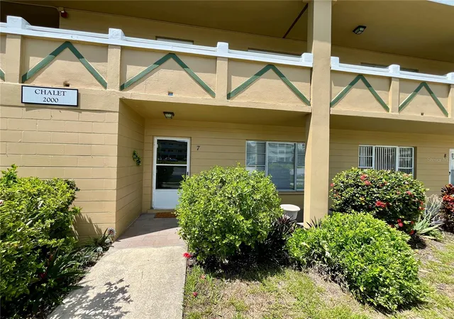 Photo 3 of Condo for sale at 2000 World Pkwy Blvd #7, Clearwater, FL 33763 | MLS# TB8545541 | Listing updated on 2026-09-23