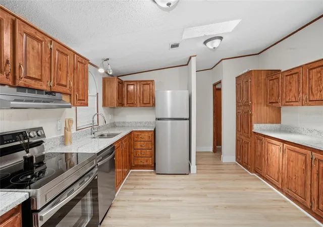 Photo 3 of Manufactured home for sale at 4706 Myrtle View Dr S, Mulberry, FL 33860 | MLS# TB8545546 | Listing updated on 2026-10-06