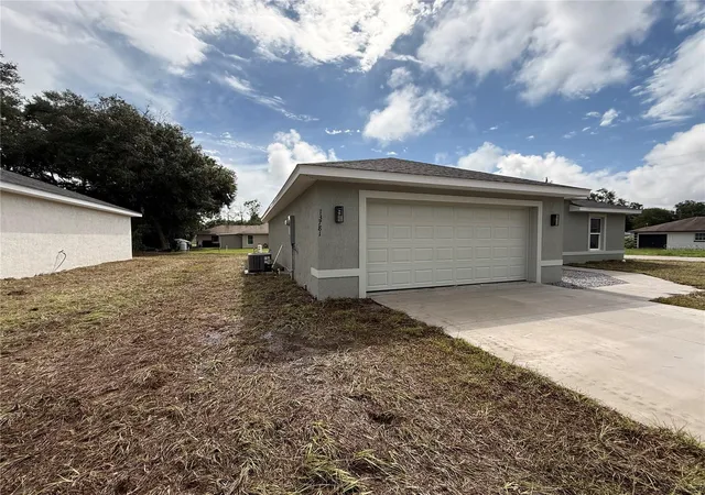 Photo 2 of Sale Pending at 13781 Se 40th Terrace, Summerfield, FL 34491 | MLS# OM731685 | Listing updated on 2026-09-06