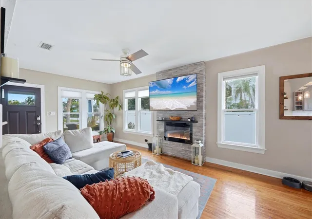 Photo 5 of Single family home for sale at 2363 4th Avenue N, Saint Petersburg, FL 33713 | MLS# A4705068 | Listing updated on 2026-09-06