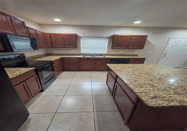 Photo 4 of Townhouse for sale at 4617 Somerset Hl Ln, Riverview, FL 33578 | MLS# TB8545568 | Listing updated on 2026-09-04
