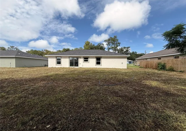 Photo 3 of Sale Pending at 13765 SE 40th Terrace, Summerfield, FL 34491 | MLS# OM731688 | Listing updated on 2026-09-08