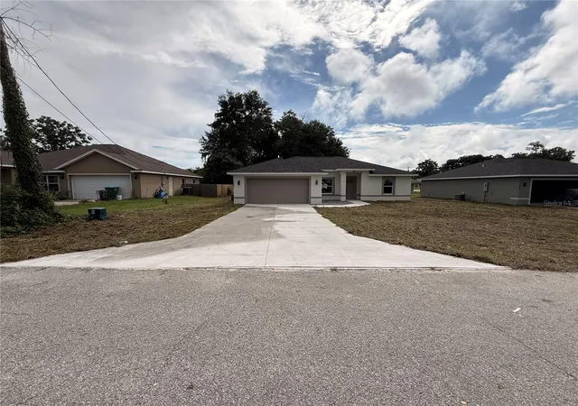 Photo 4 of Sale Pending at 13765 SE 40th Terrace, Summerfield, FL 34491 | MLS# OM731688 | Listing updated on 2026-09-08