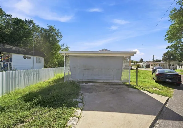 Photo 23 of Manufactured home for sale at 9454 Gray Fox Dr, WEEKI WACHEE, FL 34613 | MLS# W7889211 | Listing updated on 2026-10-07