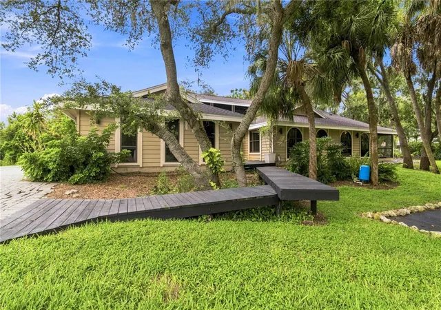 Photo 1 of Single family home for sale at 902 Drakeswood Ct, Sarasota, FL 34232 | MLS# A4705069 | Listing updated on 2026-09-08