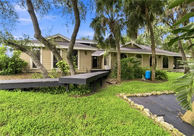 Photo 3 of Single family home for sale at 902 Drakeswood Ct, Sarasota, FL 34232 | MLS# A4705069 | Listing updated on 2026-09-08