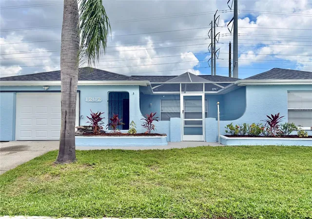Photo 2 of Single family home for sale at 1202 Mandarin Dr, Holiday, FL 34691 | MLS# W7889213 | Listing updated on 2026-09-05
