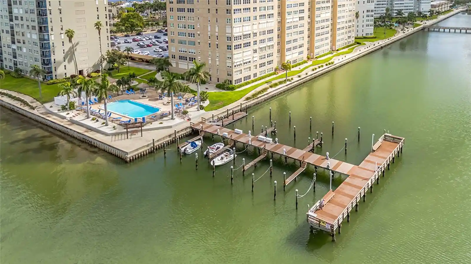 Listing Photo 2 - Condo for sale in 5220 Brittany Dr S located at 5220 Brittany Dr S, St. Petersburg, FL 33715 - Unit #201