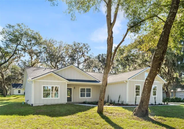 Photo 1 of Single family home for sale at 377 SE 4th Avenue, Melrose, FL 32666 | MLS# GC543255 | Listing updated on 2026-10-16