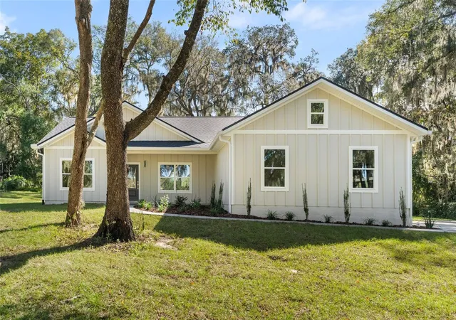 Single family home for sale at 377 SE 4th Avenue, MELROSE, FL 32666 | MLS# GC543255