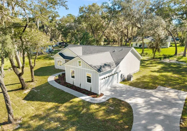 Photo 2 of Single family home for sale at 377 SE 4th Avenue, Melrose, FL 32666 | MLS# GC543255 | Listing updated on 2026-10-16
